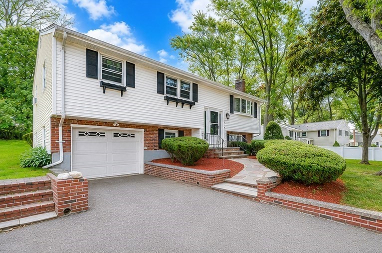 11 Coweeset Dr