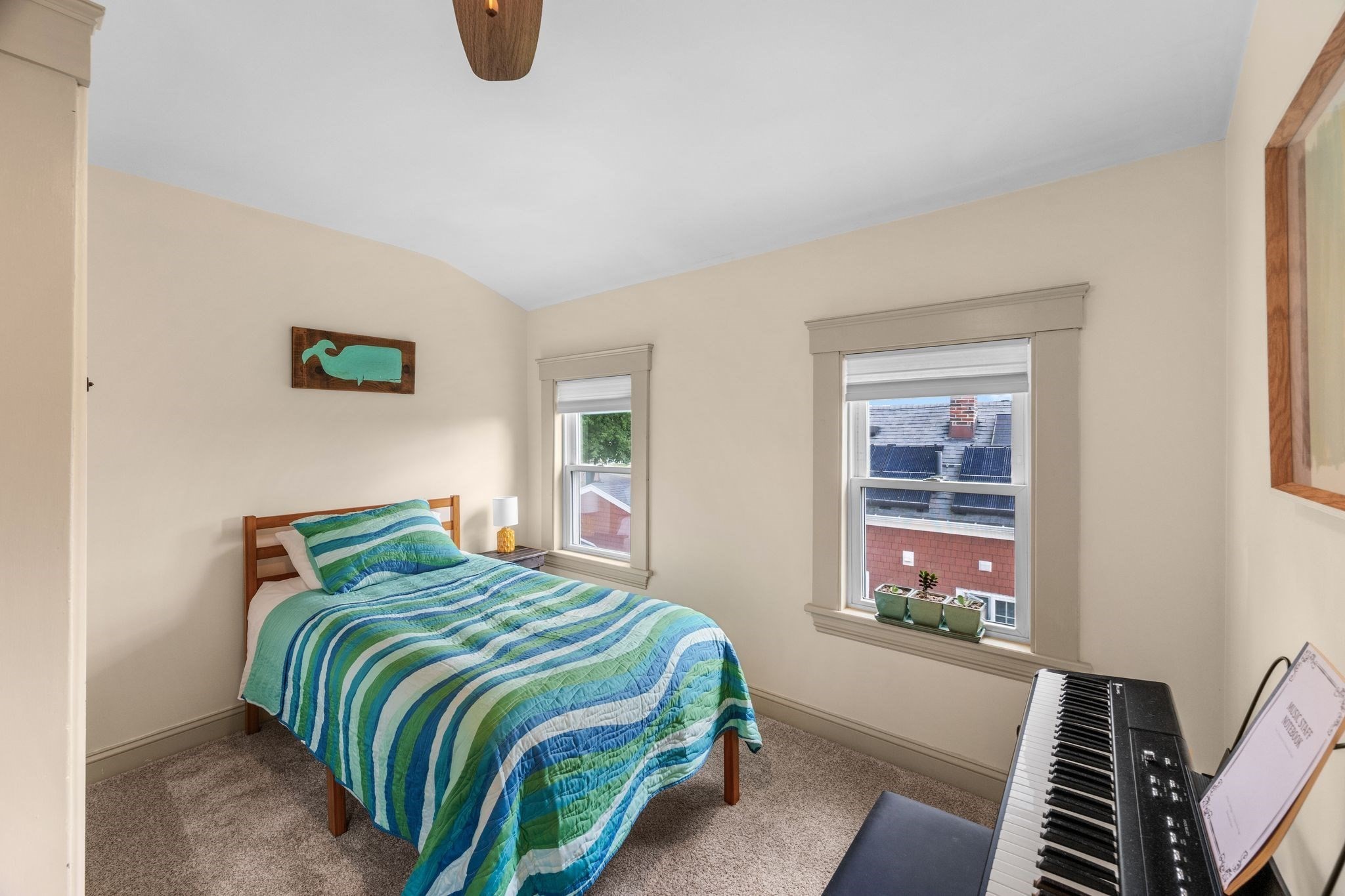 32 Crescent Ave