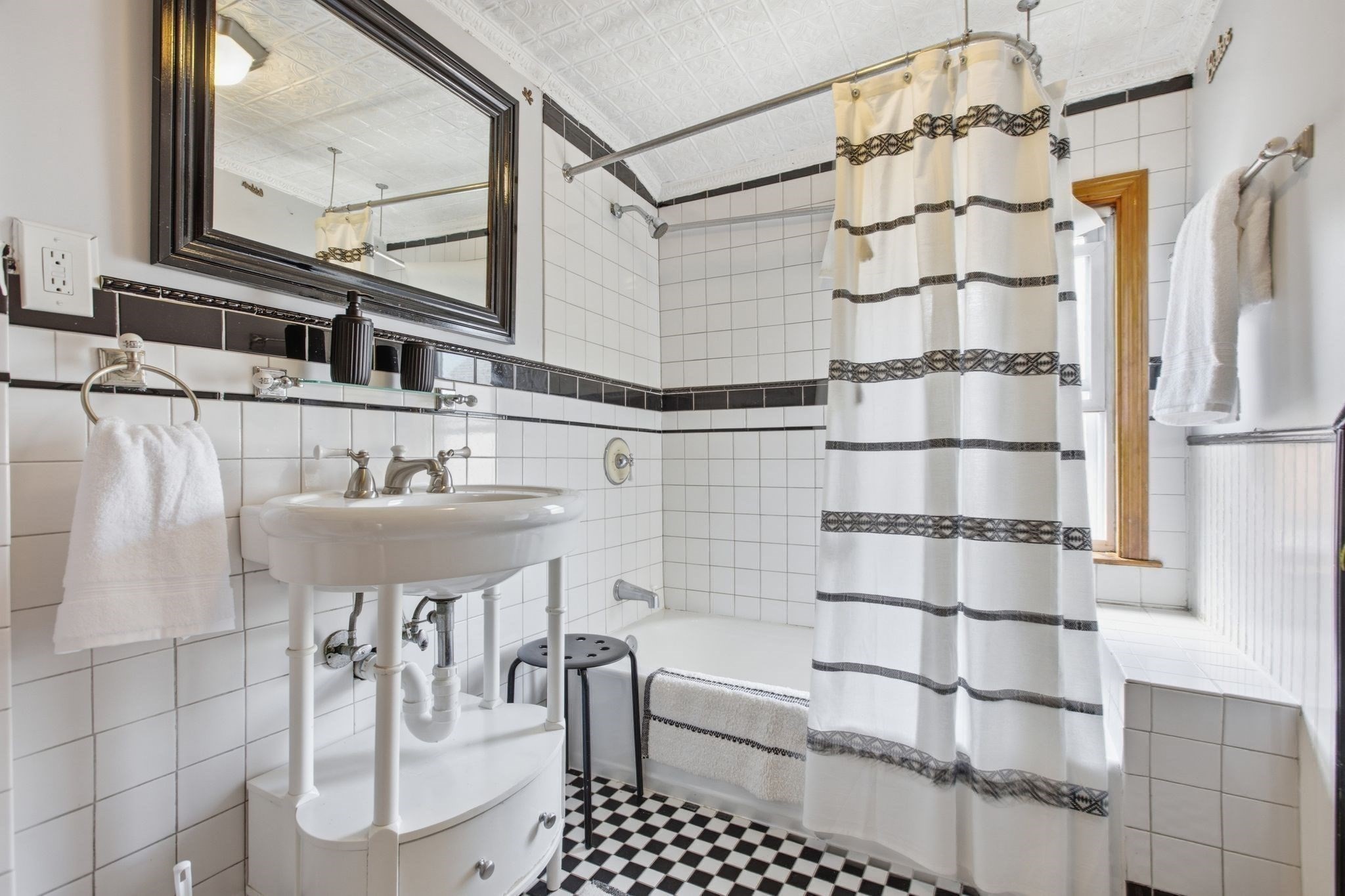 13-15 Carney St