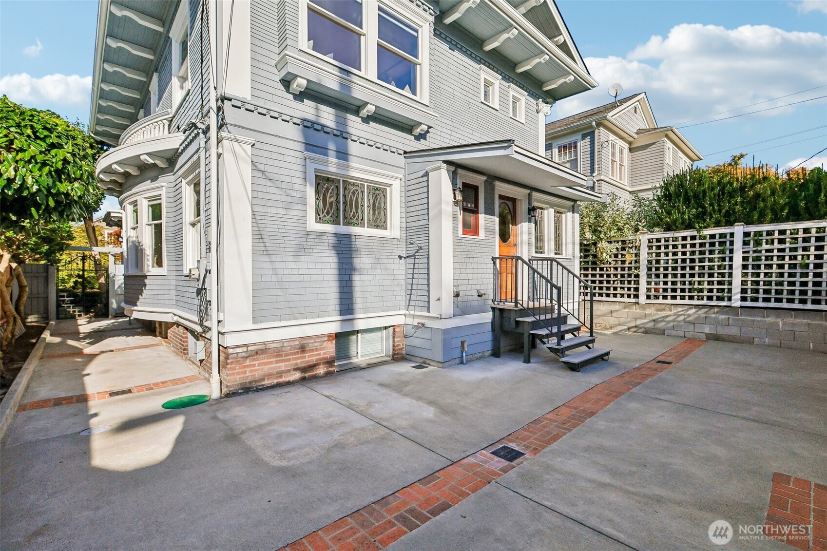5260 16th Avenue NE