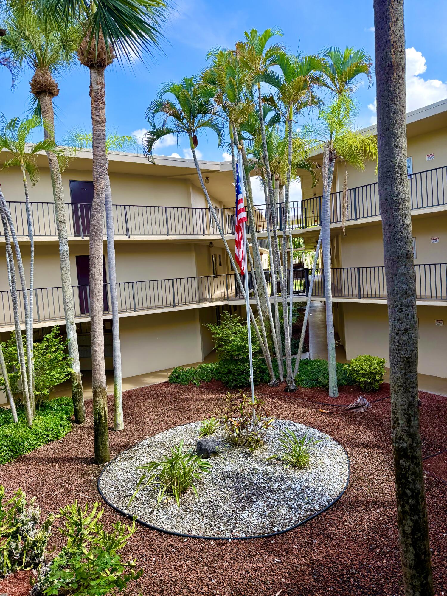 5280 Las Verdes Circle 216