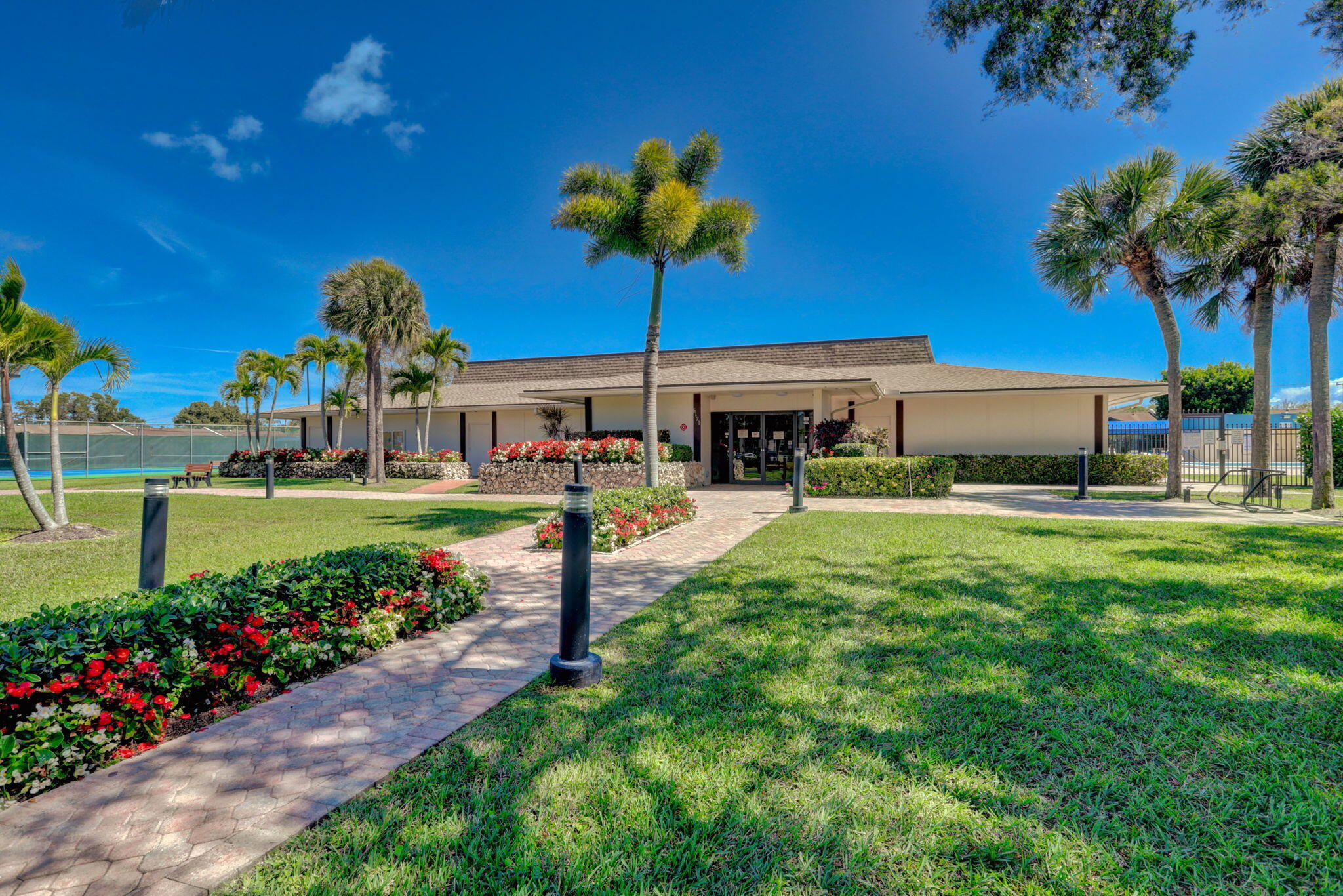 5280 Las Verdes Circle 216