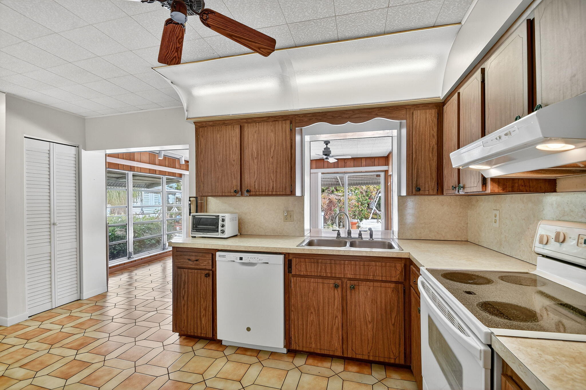 1337 W Broward Street
