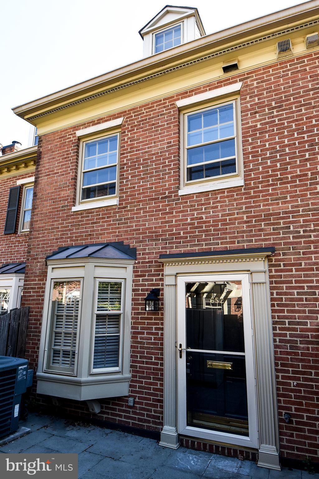 652 S COLUMBUS STREET