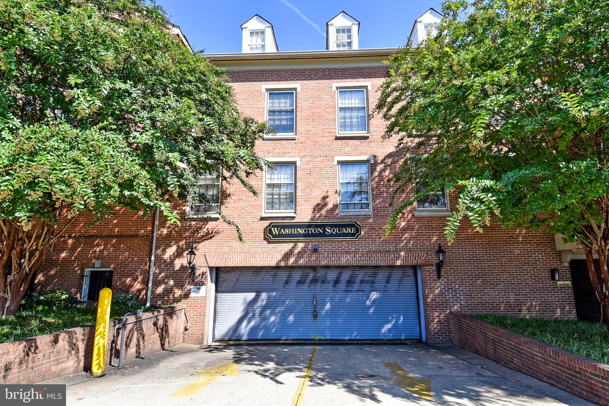 652 S COLUMBUS STREET