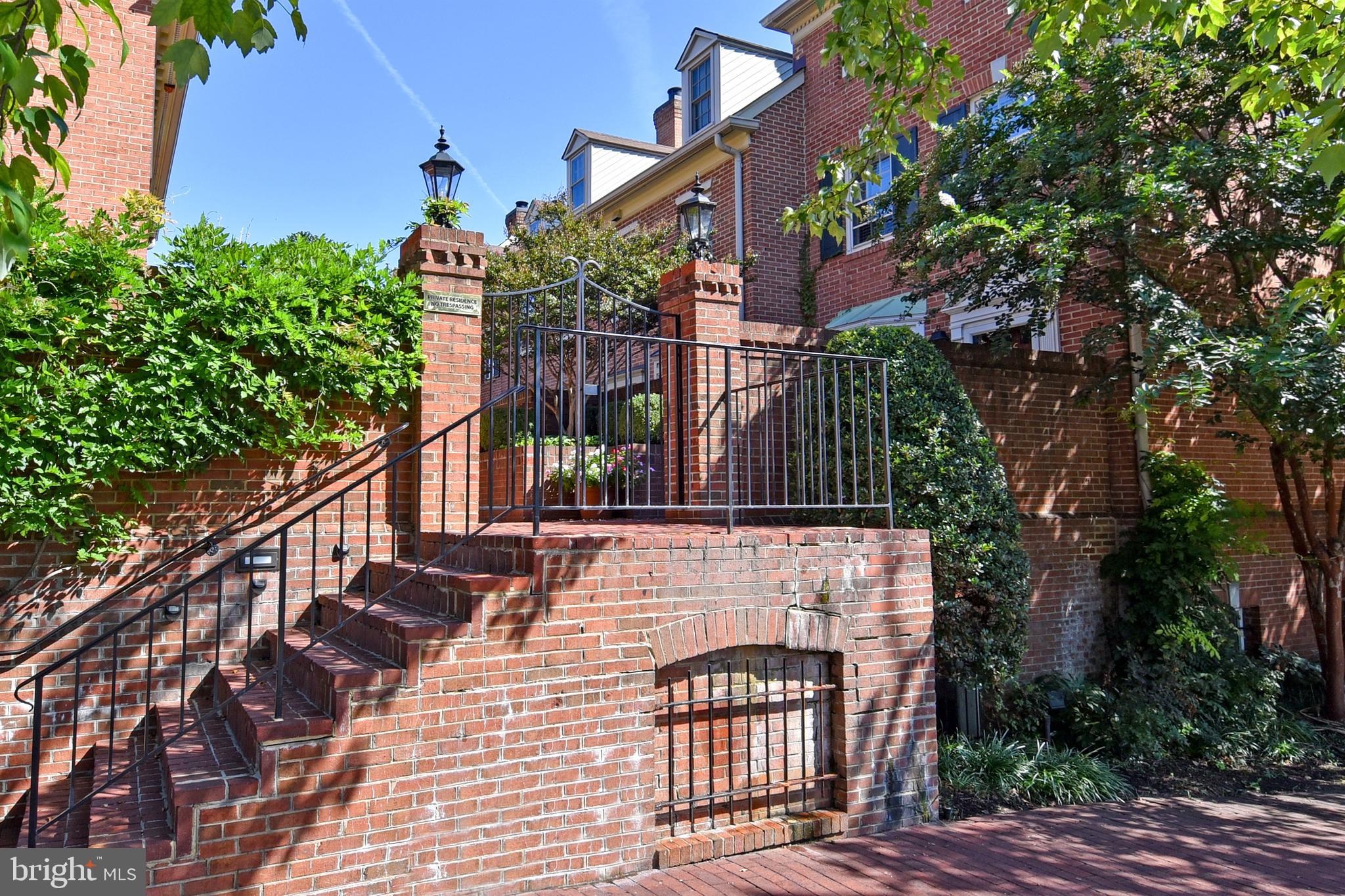 652 S COLUMBUS STREET