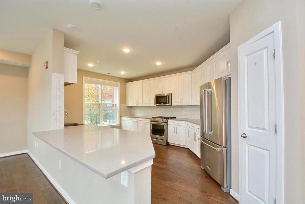 3989 NORTON PLACE 104