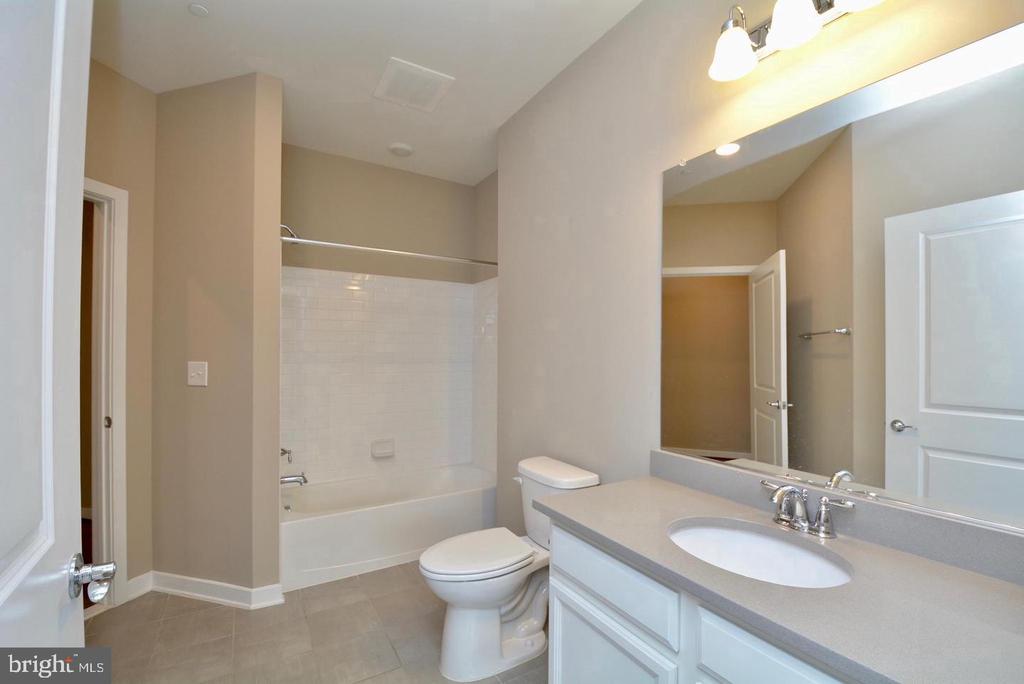 3989 NORTON PLACE Unit: 104