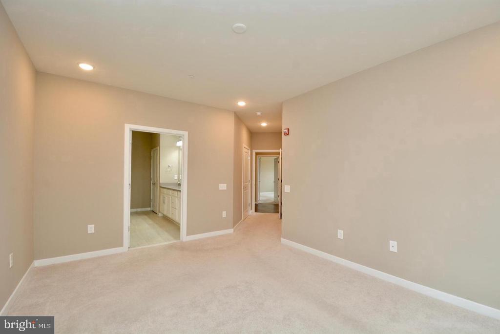 3989 NORTON PLACE Unit: 104
