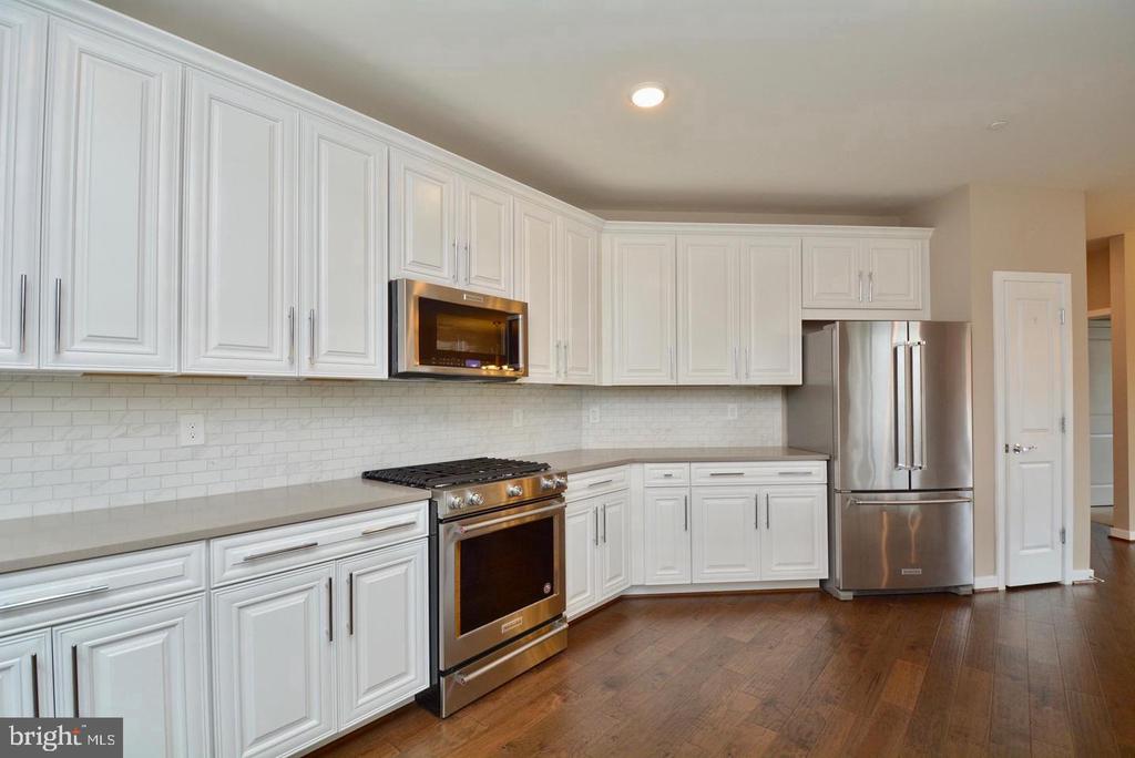 3989 NORTON PLACE Unit: 104