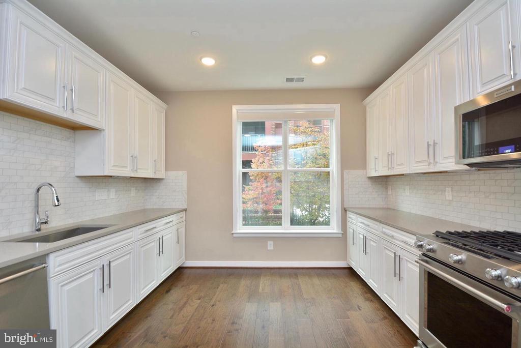 3989 NORTON PLACE Unit: 104