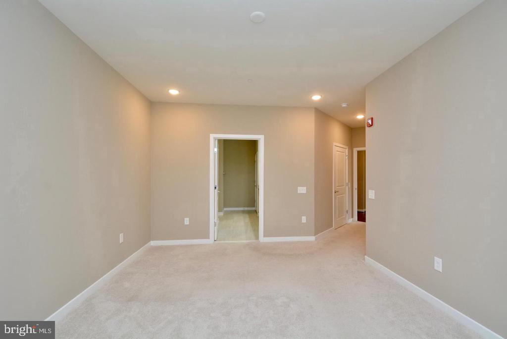 3989 NORTON PLACE Unit: 104