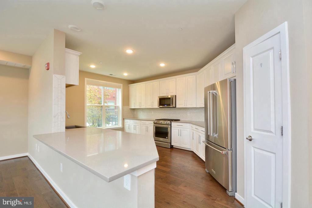 3989 NORTON PLACE Unit: 104