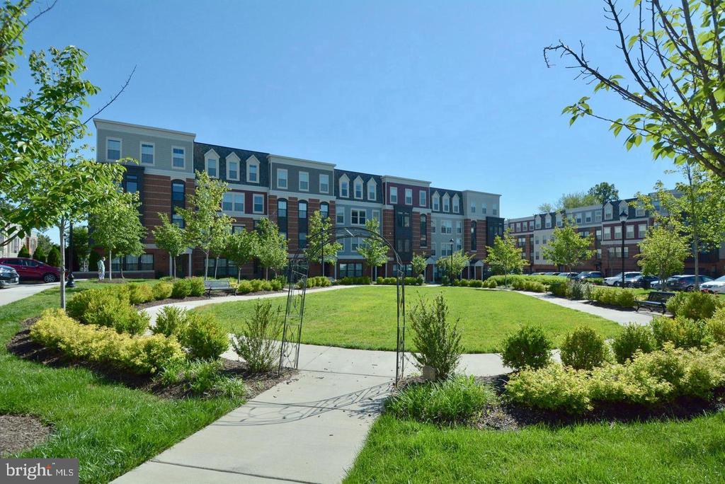 3989 NORTON PLACE Unit: 104