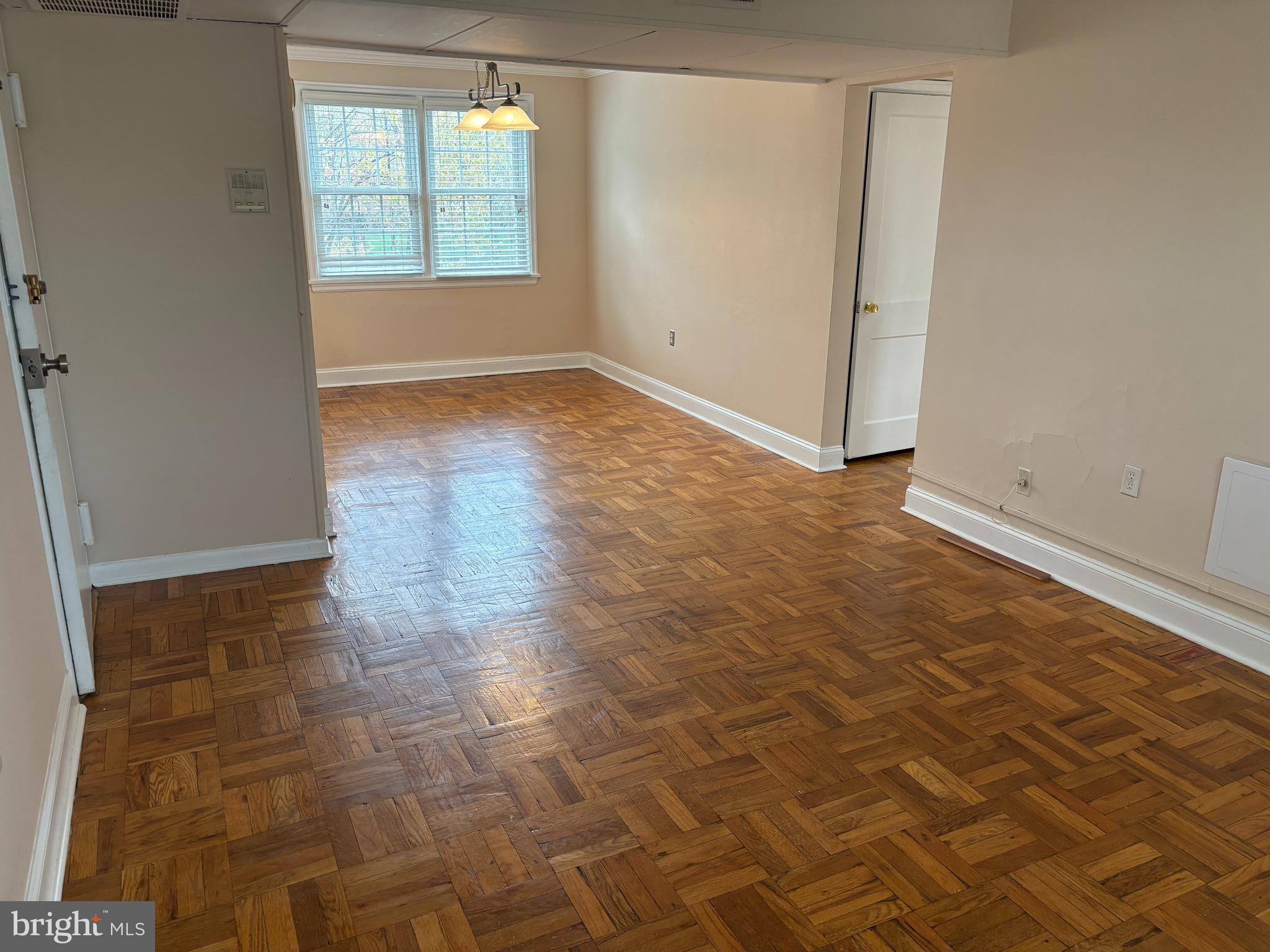 6617 E WAKEFIELD DR #B2