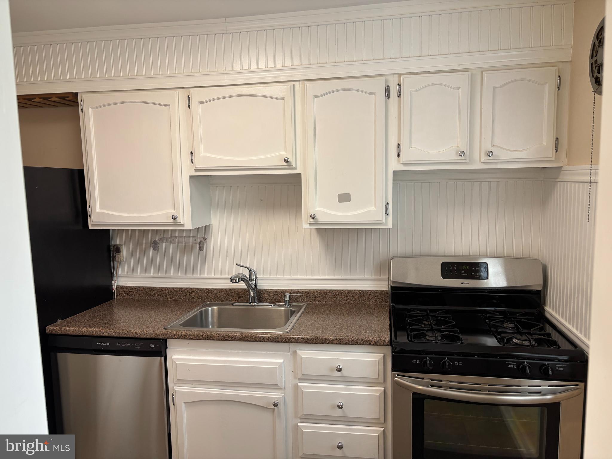 6617 E WAKEFIELD DR #B2