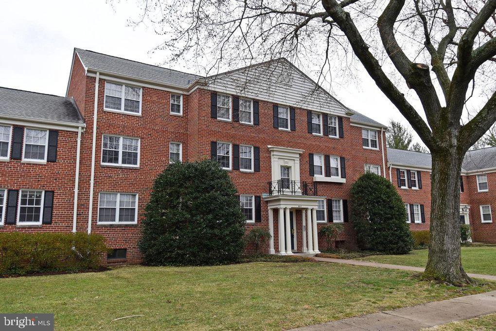 6617 E WAKEFIELD DR #B2