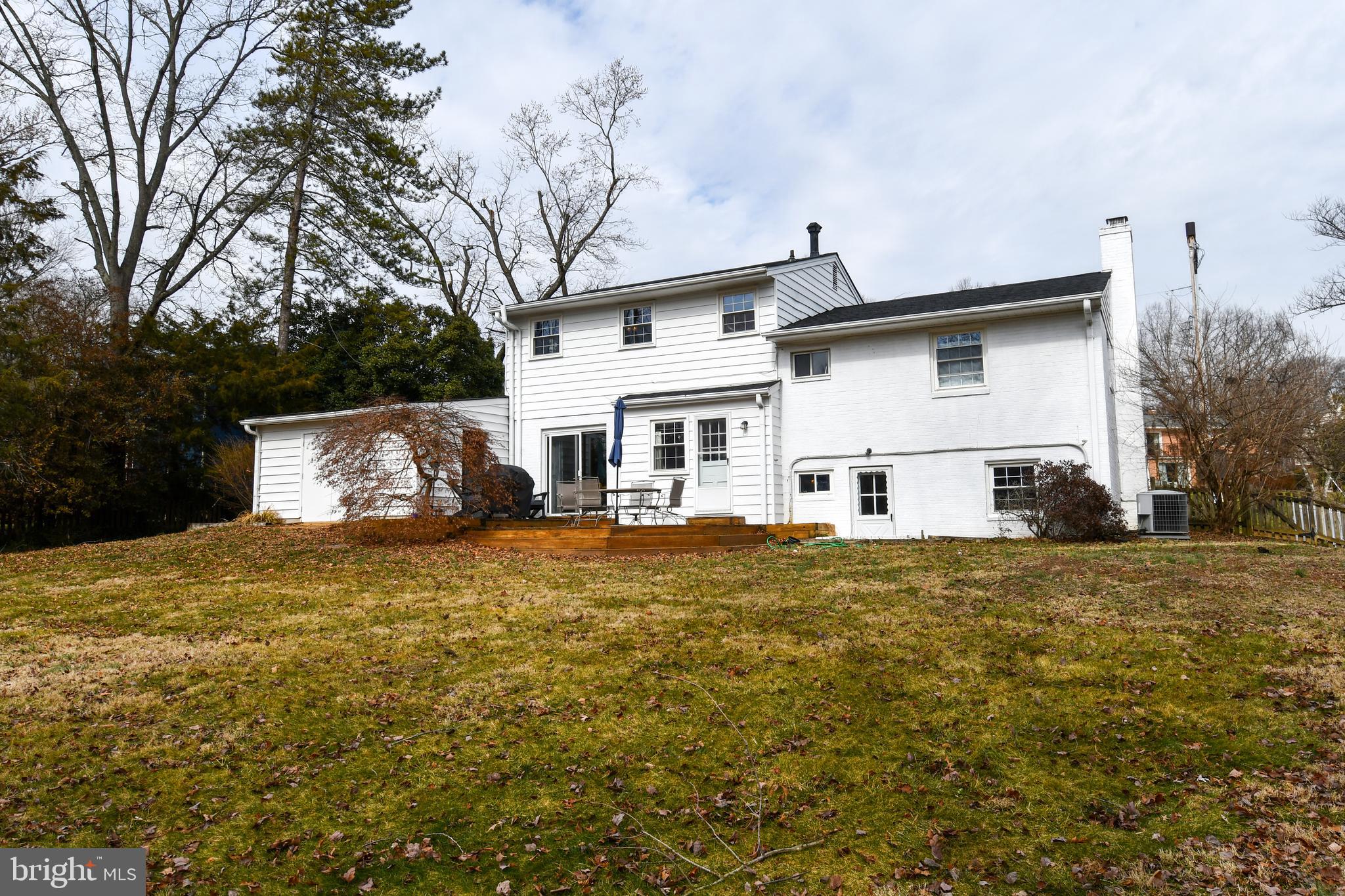 823 NEAL DRIVE