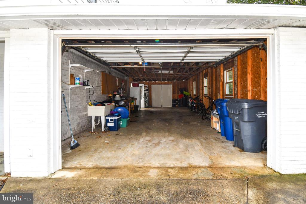 823 NEAL DRIVE