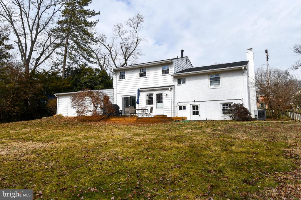 823 NEAL DRIVE