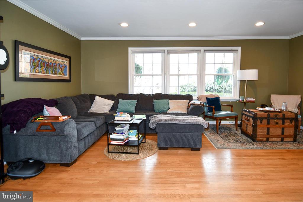 823 NEAL DRIVE