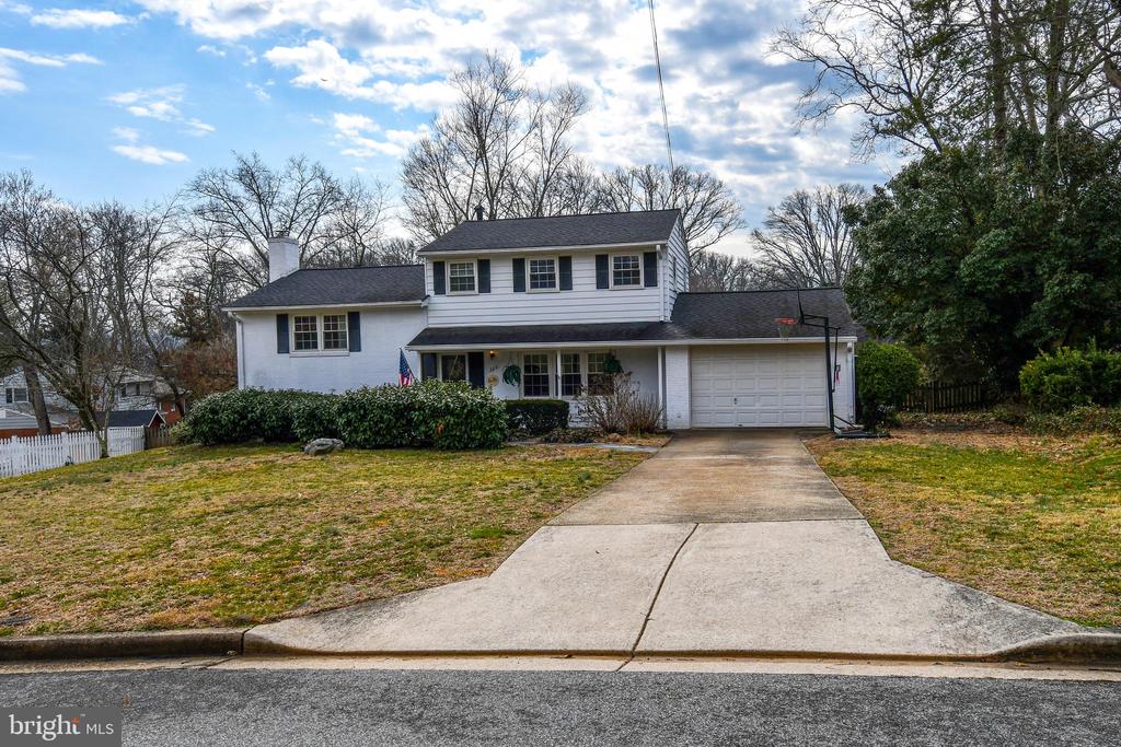 823 NEAL DRIVE