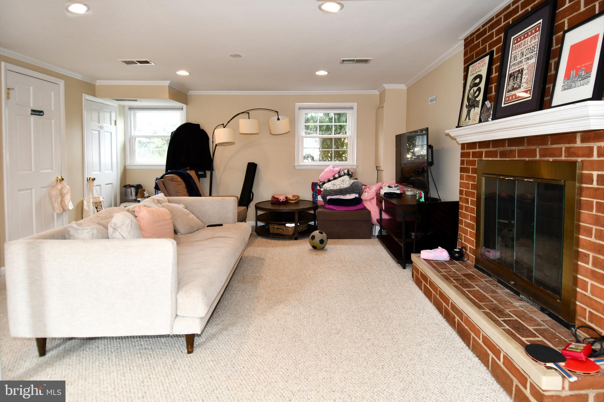 823 NEAL DRIVE
