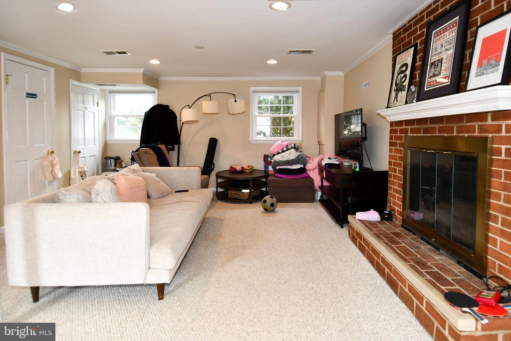 823 NEAL DRIVE