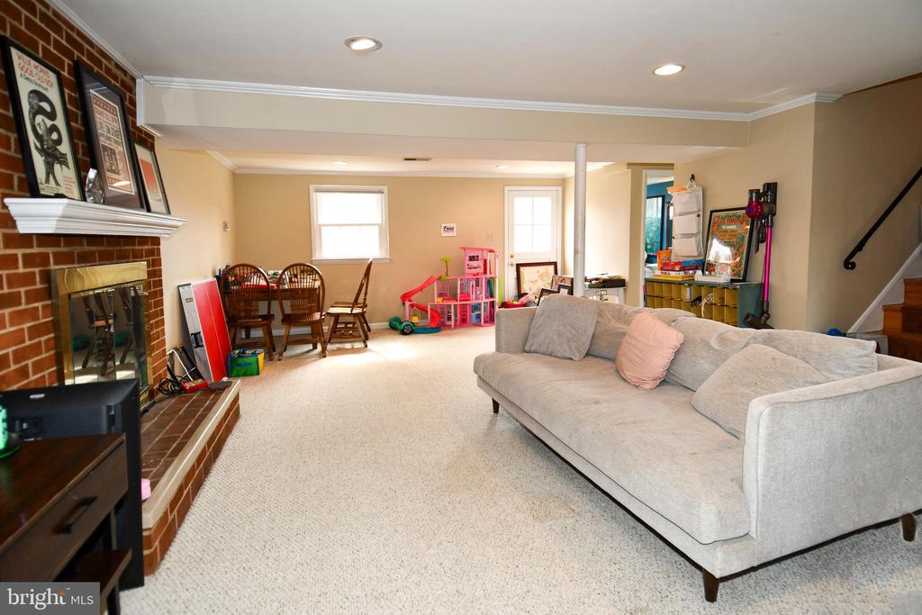 823 NEAL DRIVE