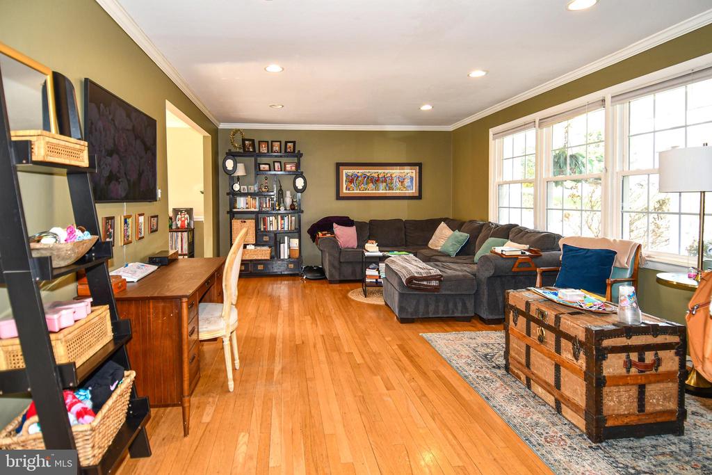 823 NEAL DRIVE