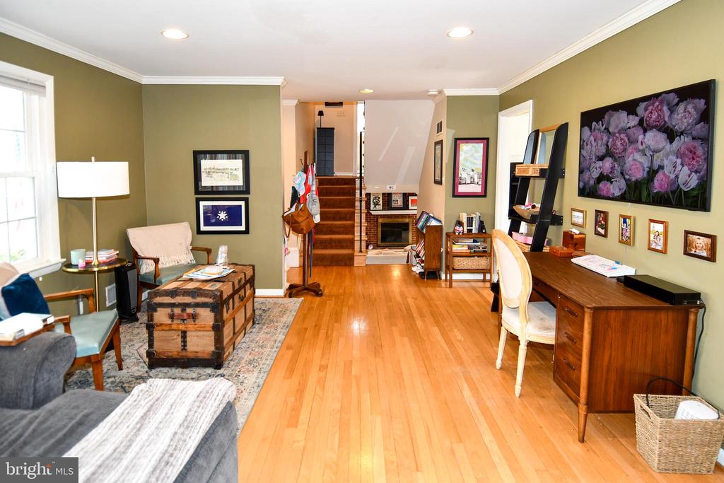 823 NEAL DRIVE