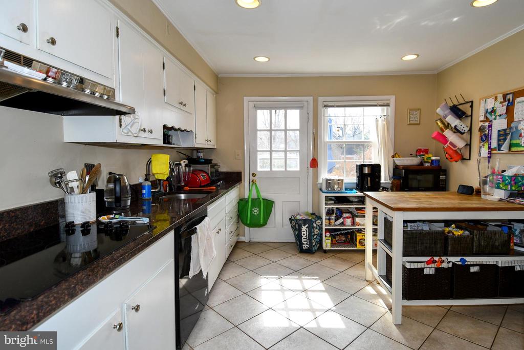 823 NEAL DRIVE