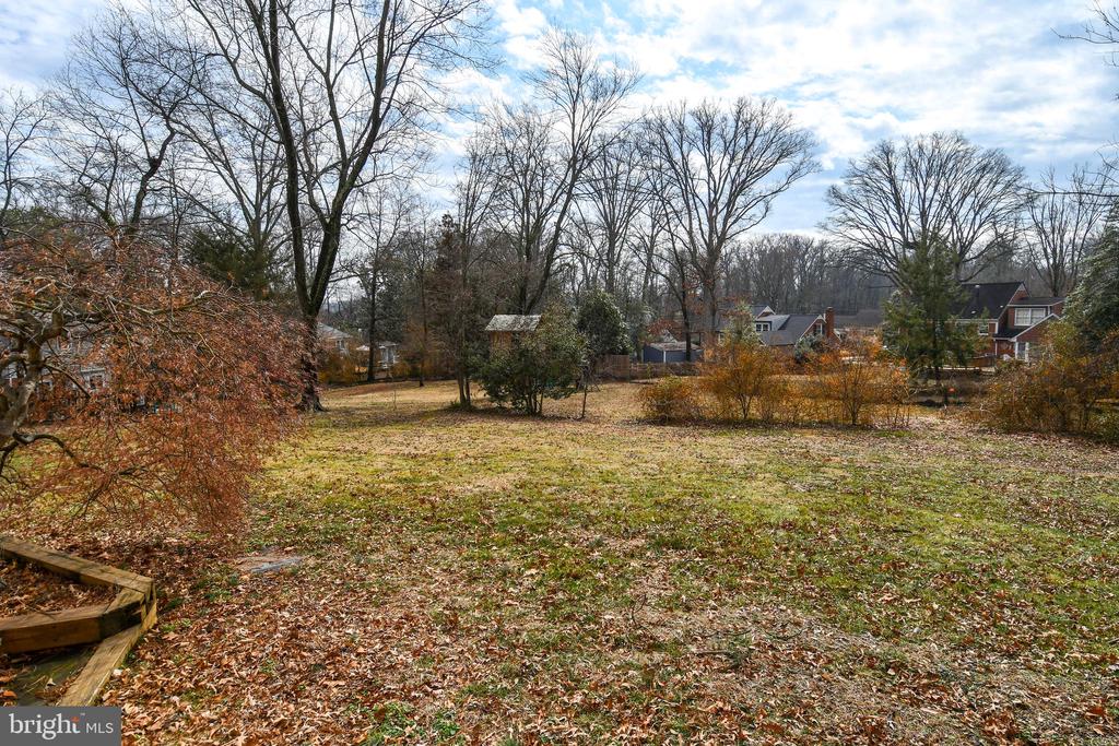 823 NEAL DRIVE