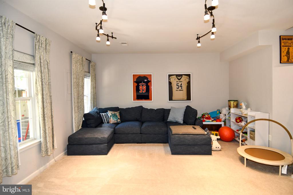 6614 CHARLES GREEN SQUARE