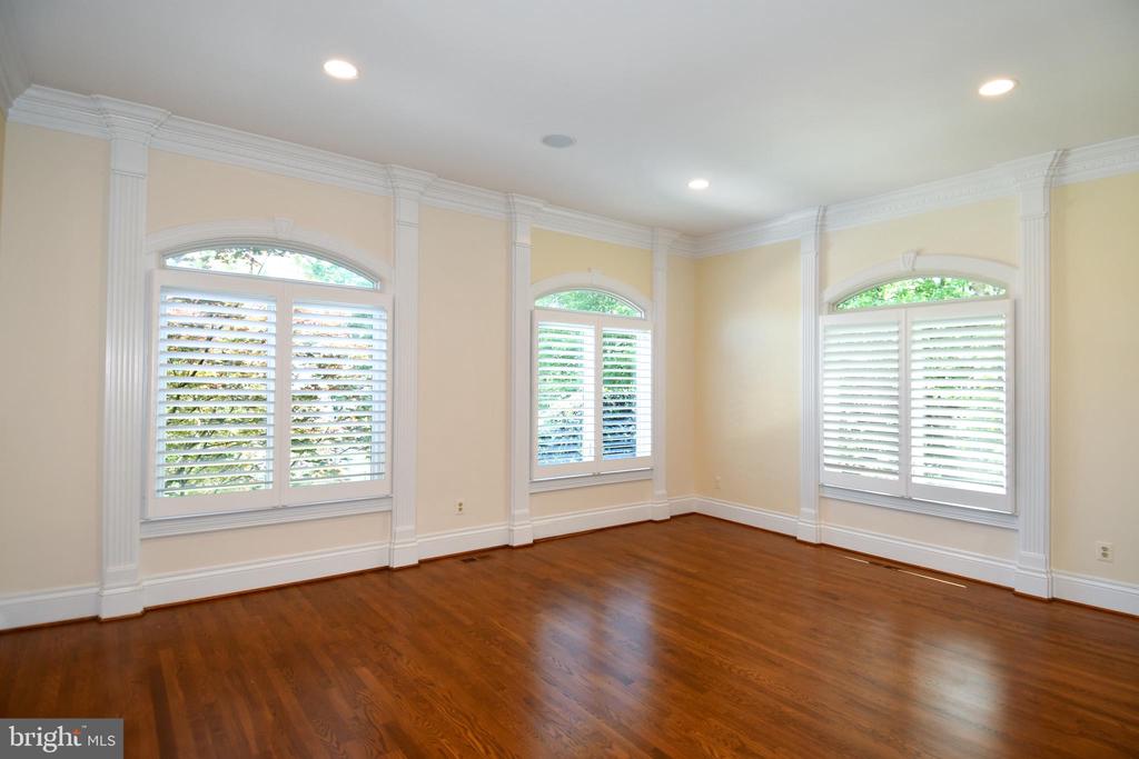 7808 SOUTHDOWN ROAD