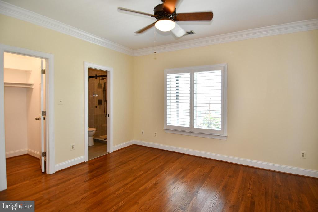 7808 SOUTHDOWN ROAD