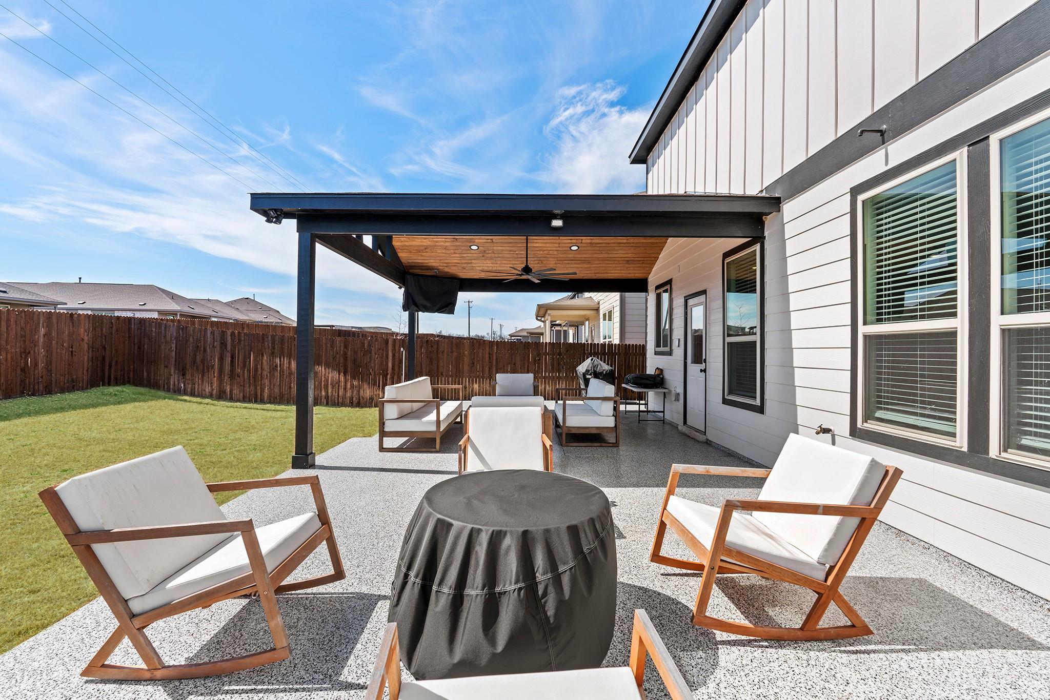 324 NE Black Alder ST