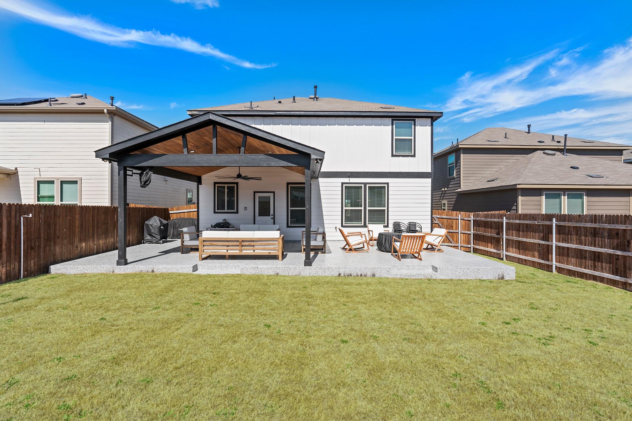 324 NE Black Alder ST