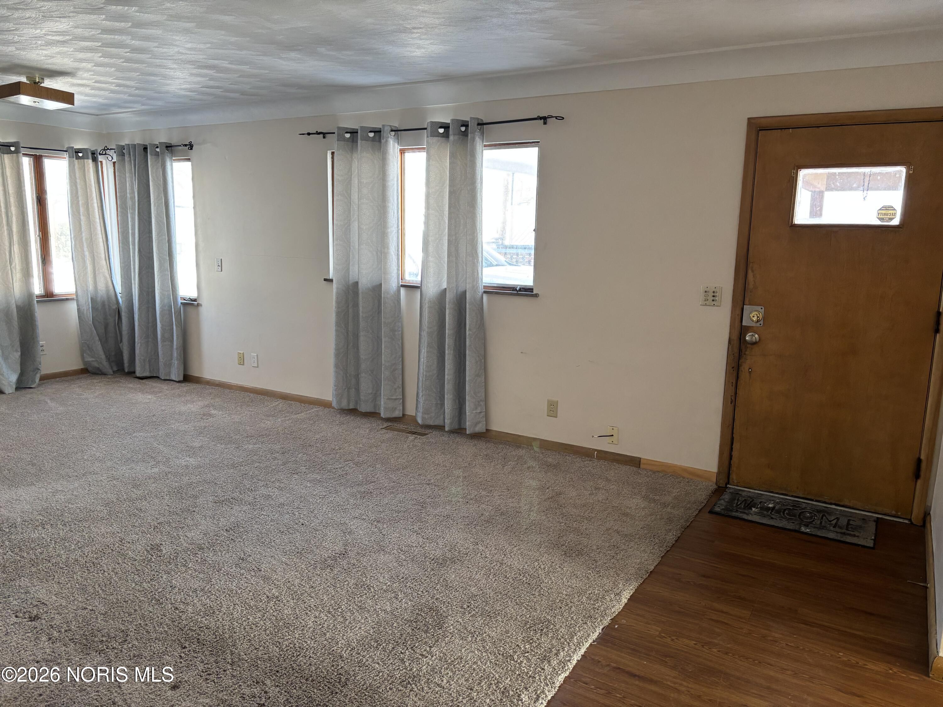 239 W Chestnut Street