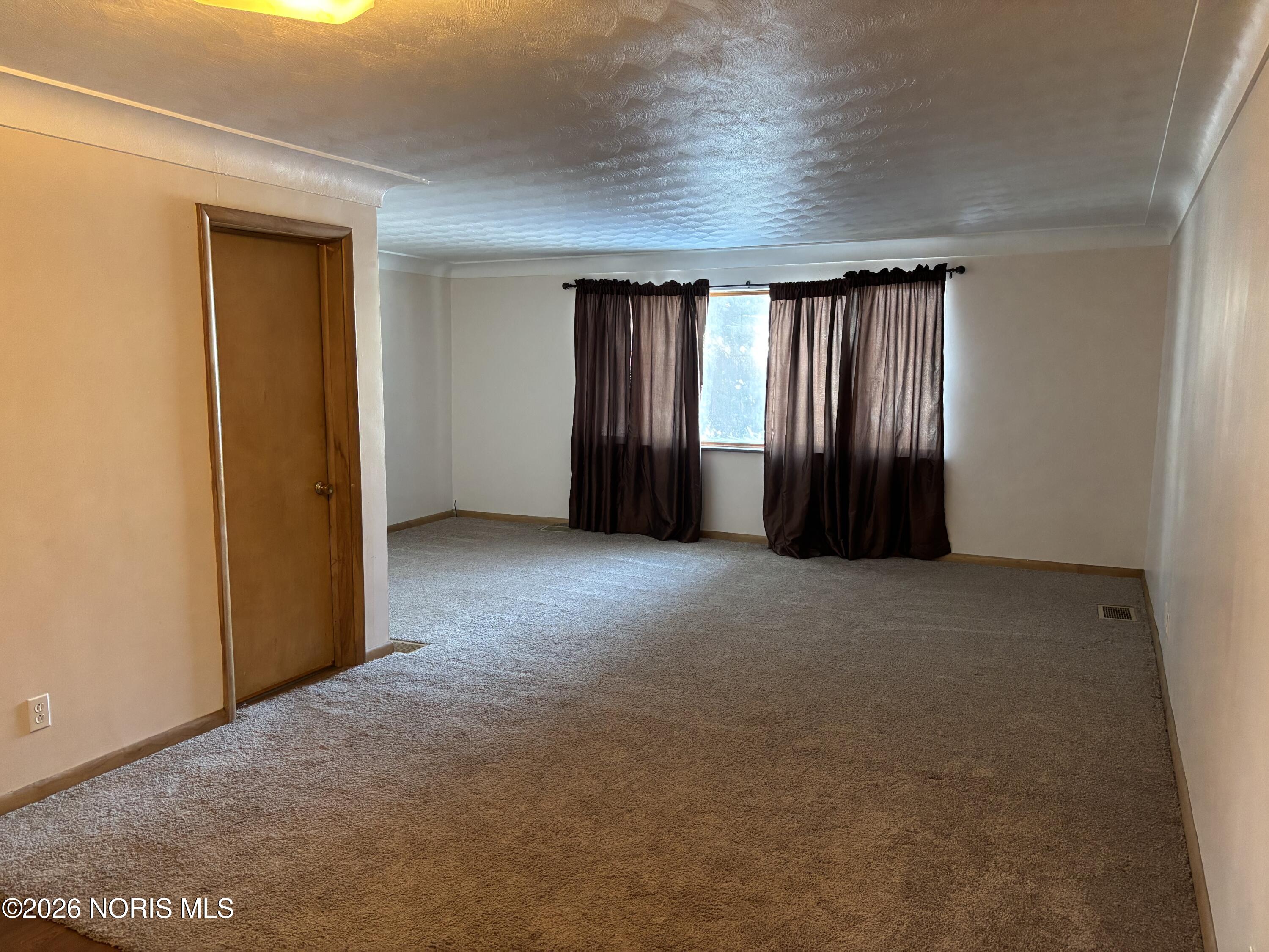 239 W Chestnut Street