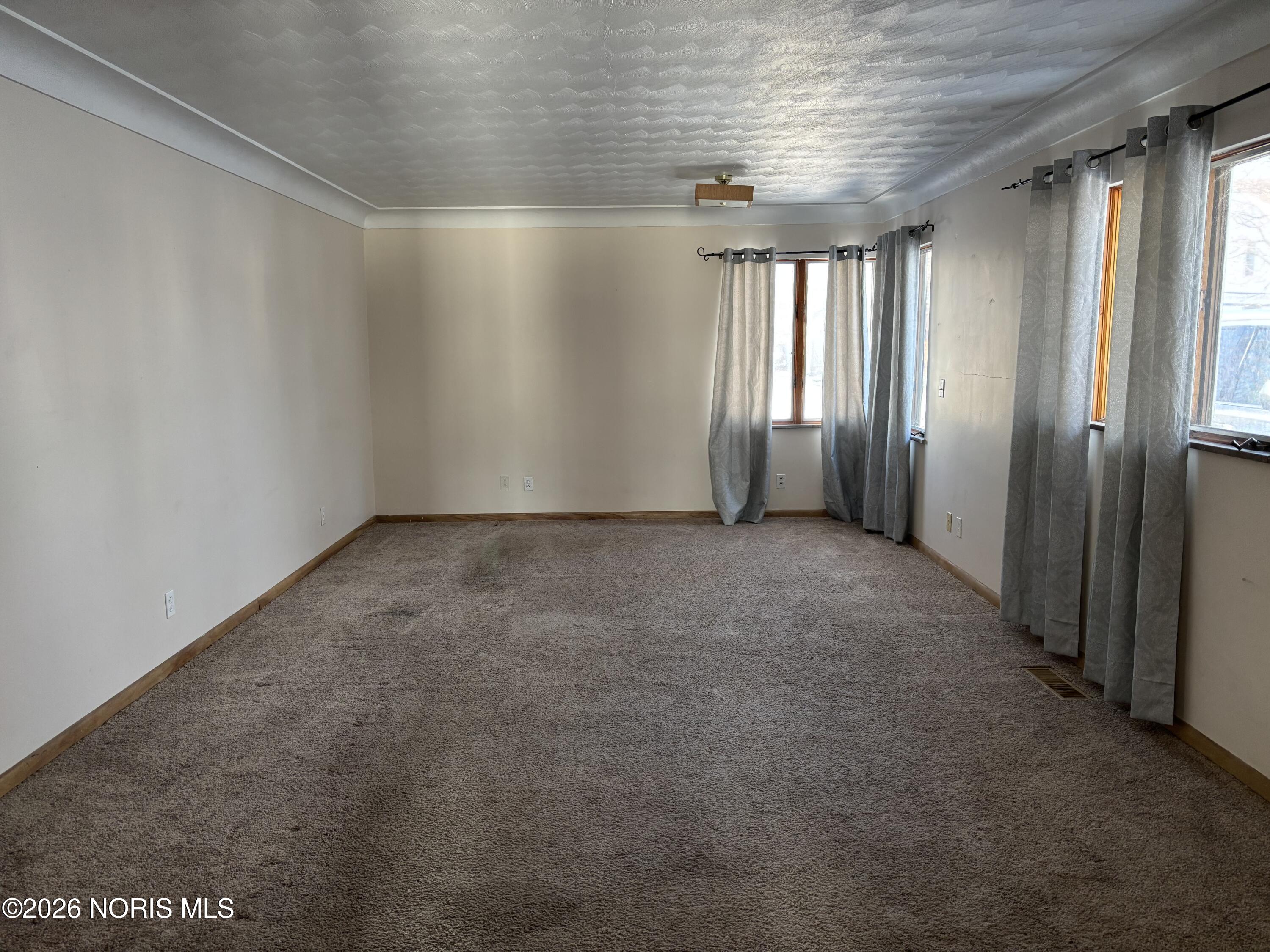 239 W Chestnut Street