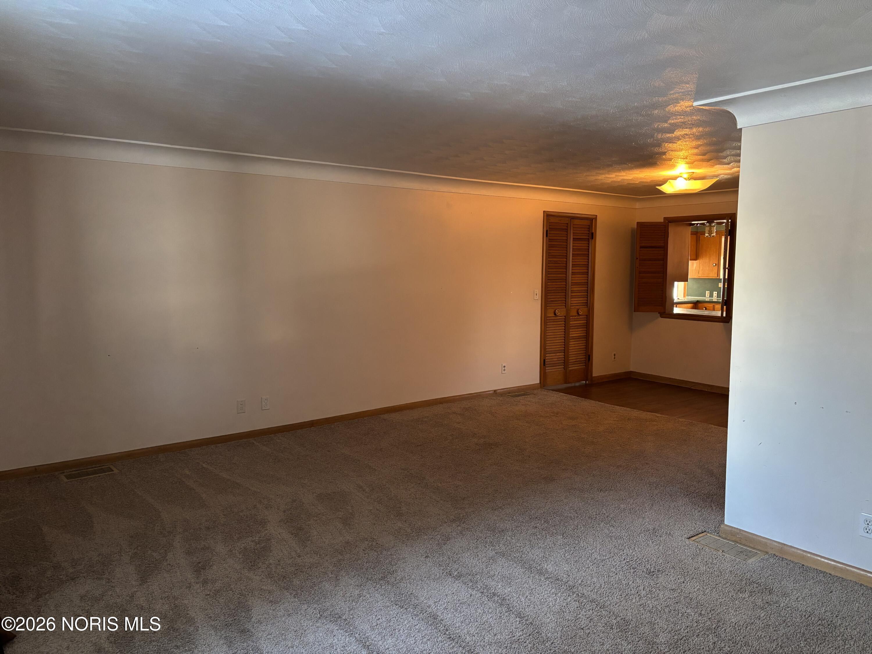 239 W Chestnut Street