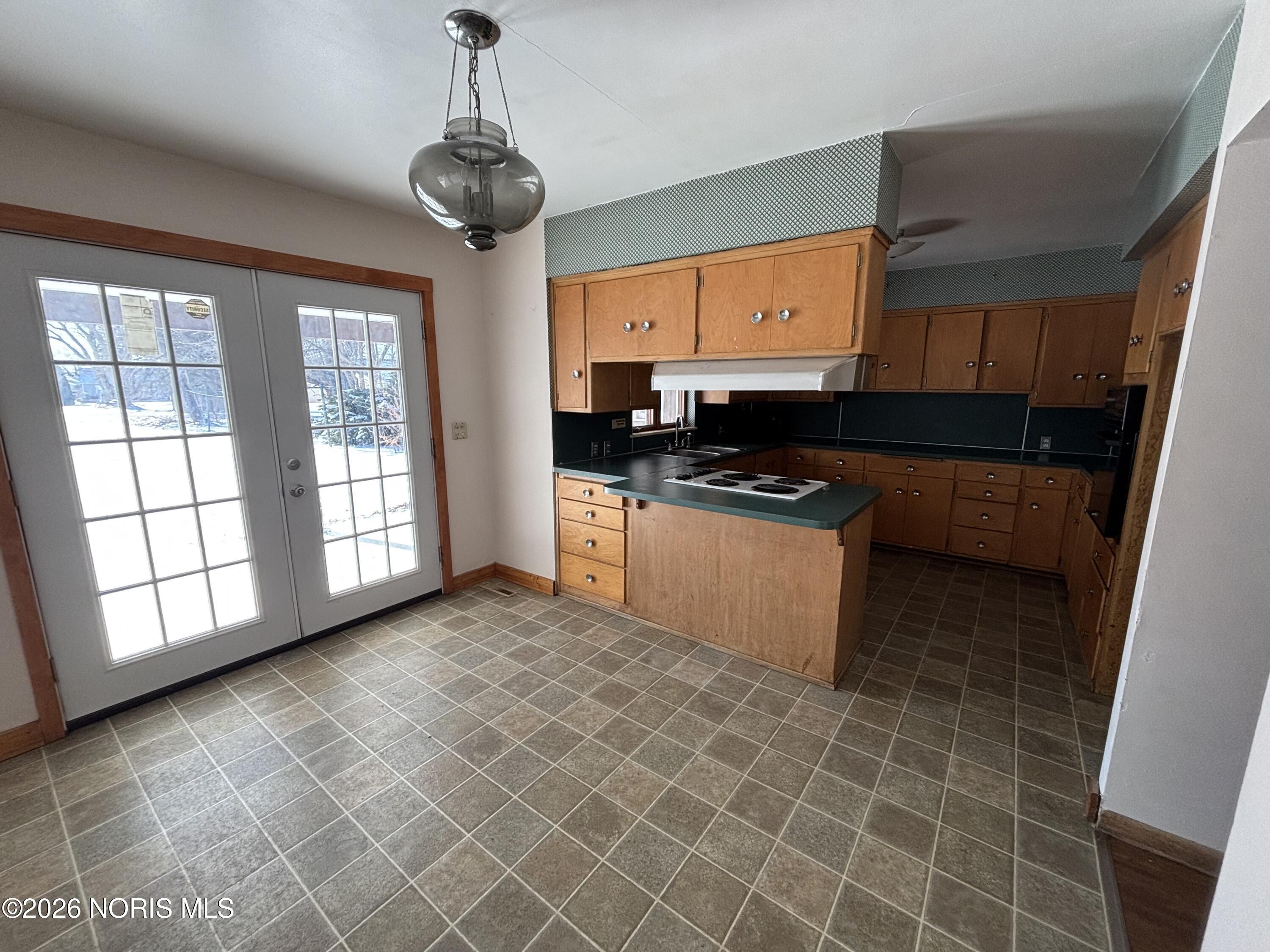 239 W Chestnut Street