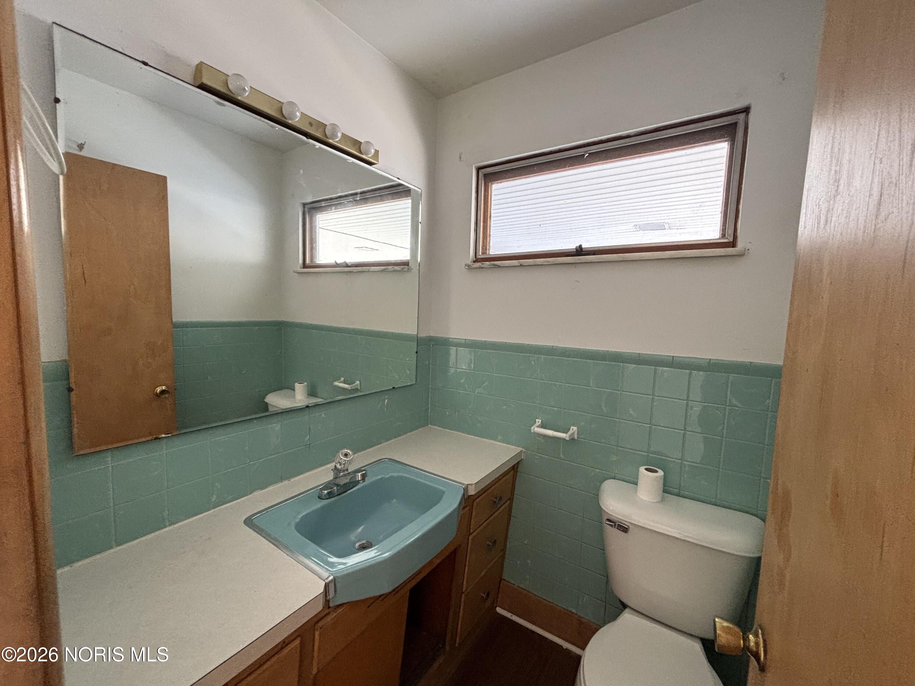 239 W Chestnut Street