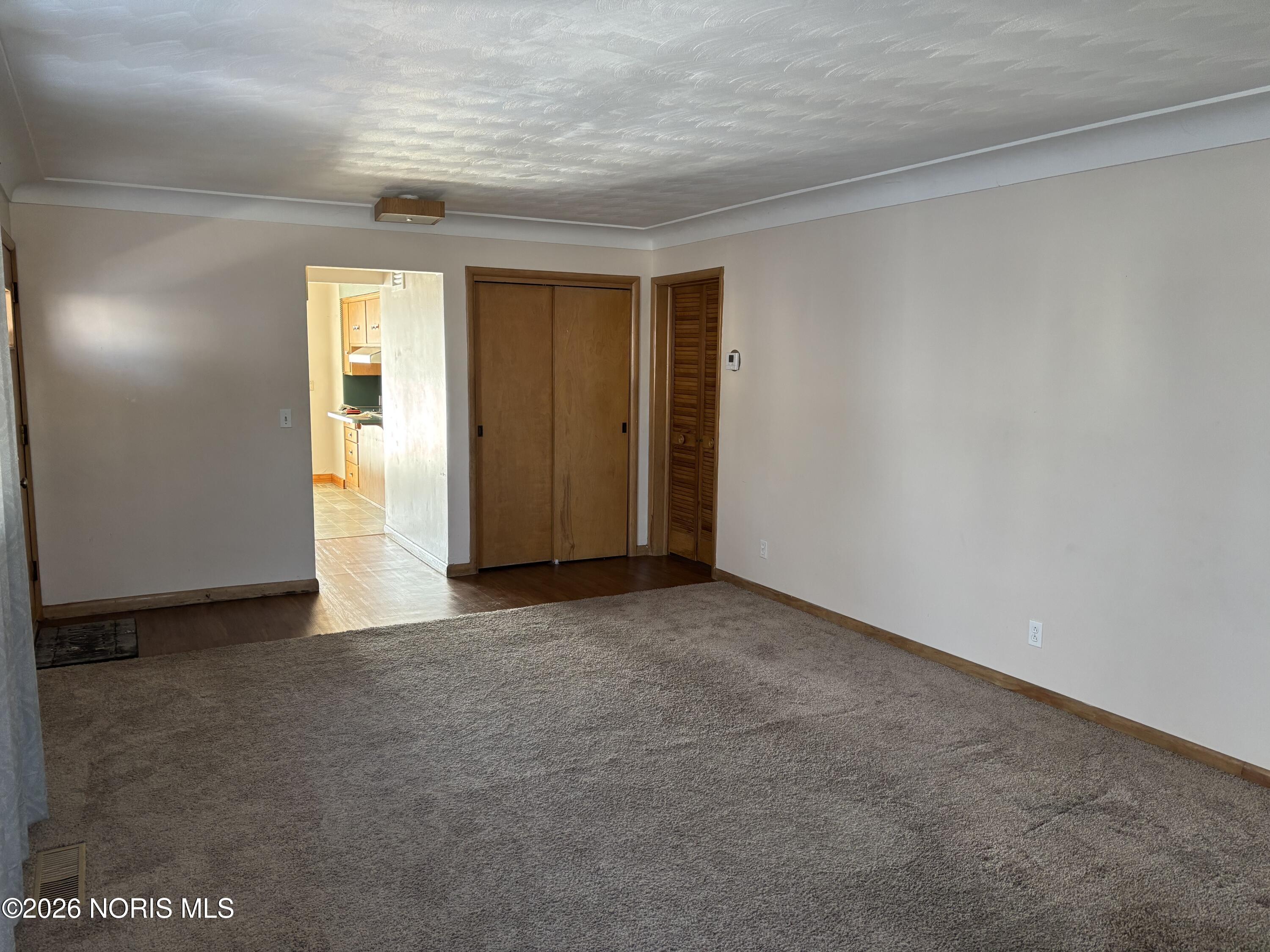 239 W Chestnut Street