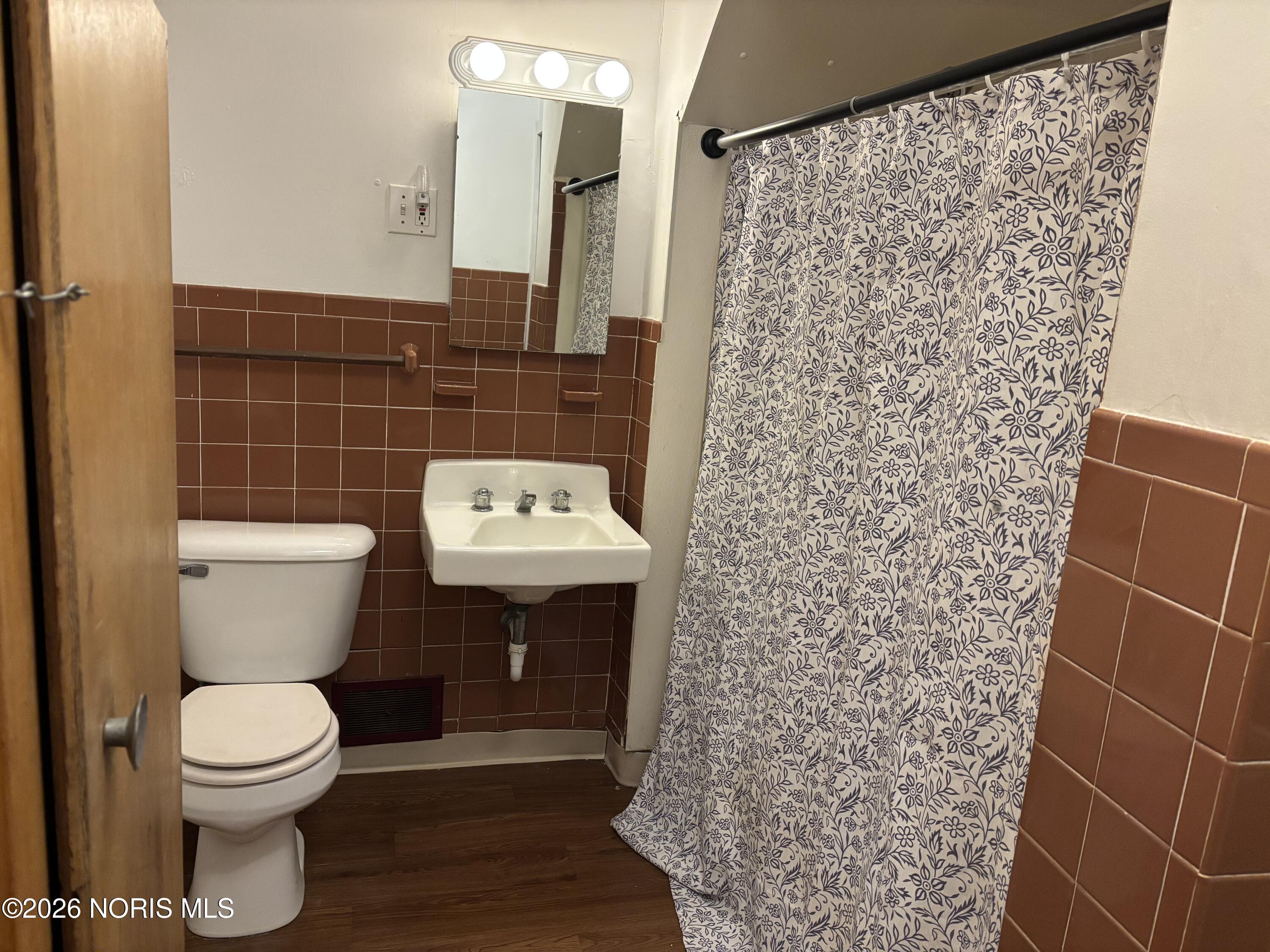 239 W Chestnut Street