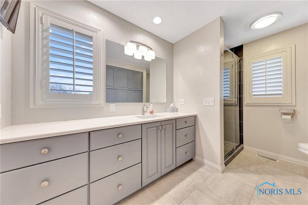 705 Fairway Lane, 2