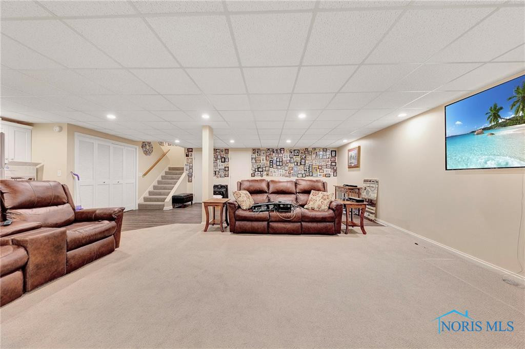 705 Fairway Lane, 2