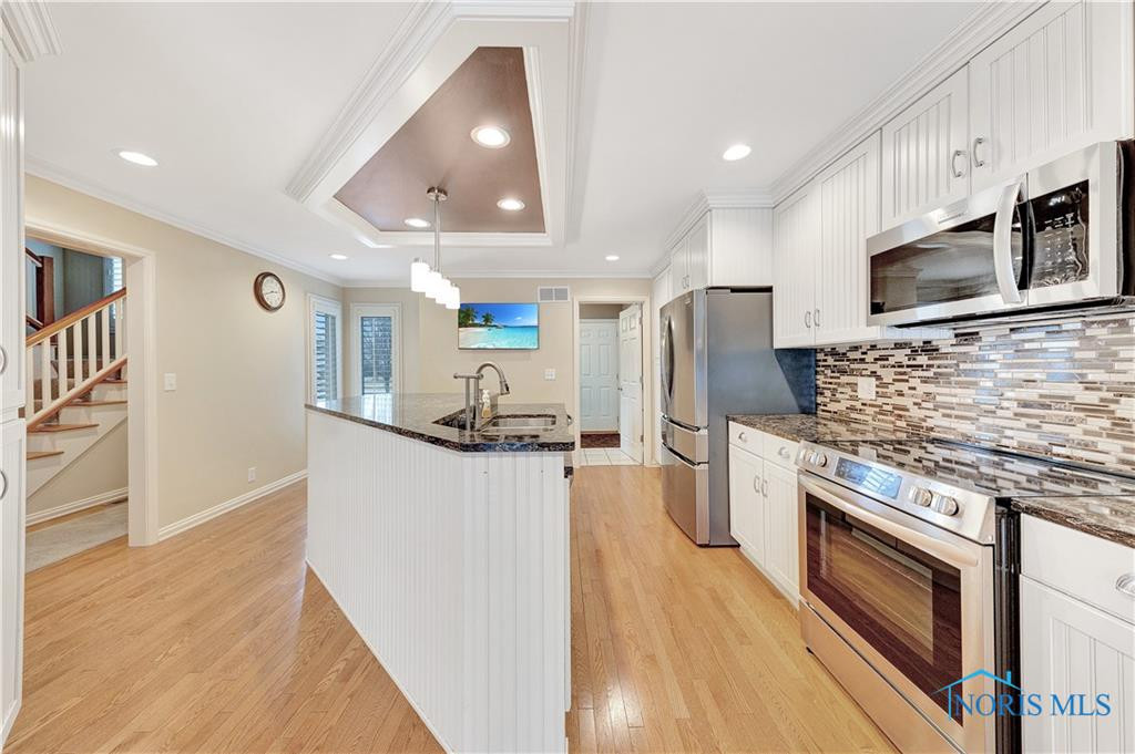 705 Fairway Lane, 2