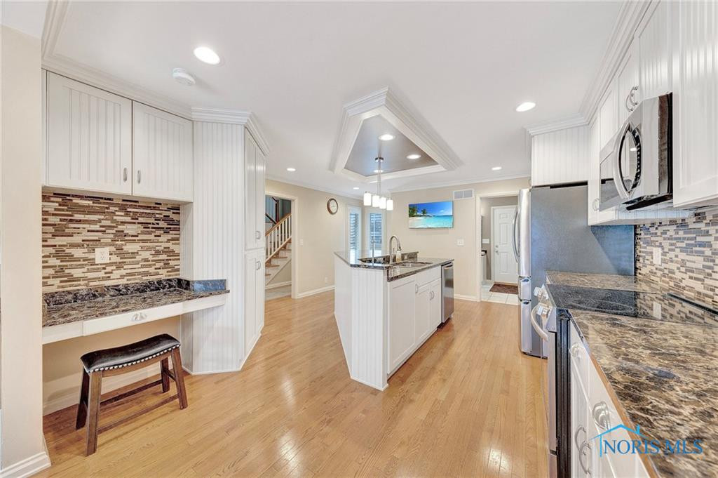 705 Fairway Lane, 2